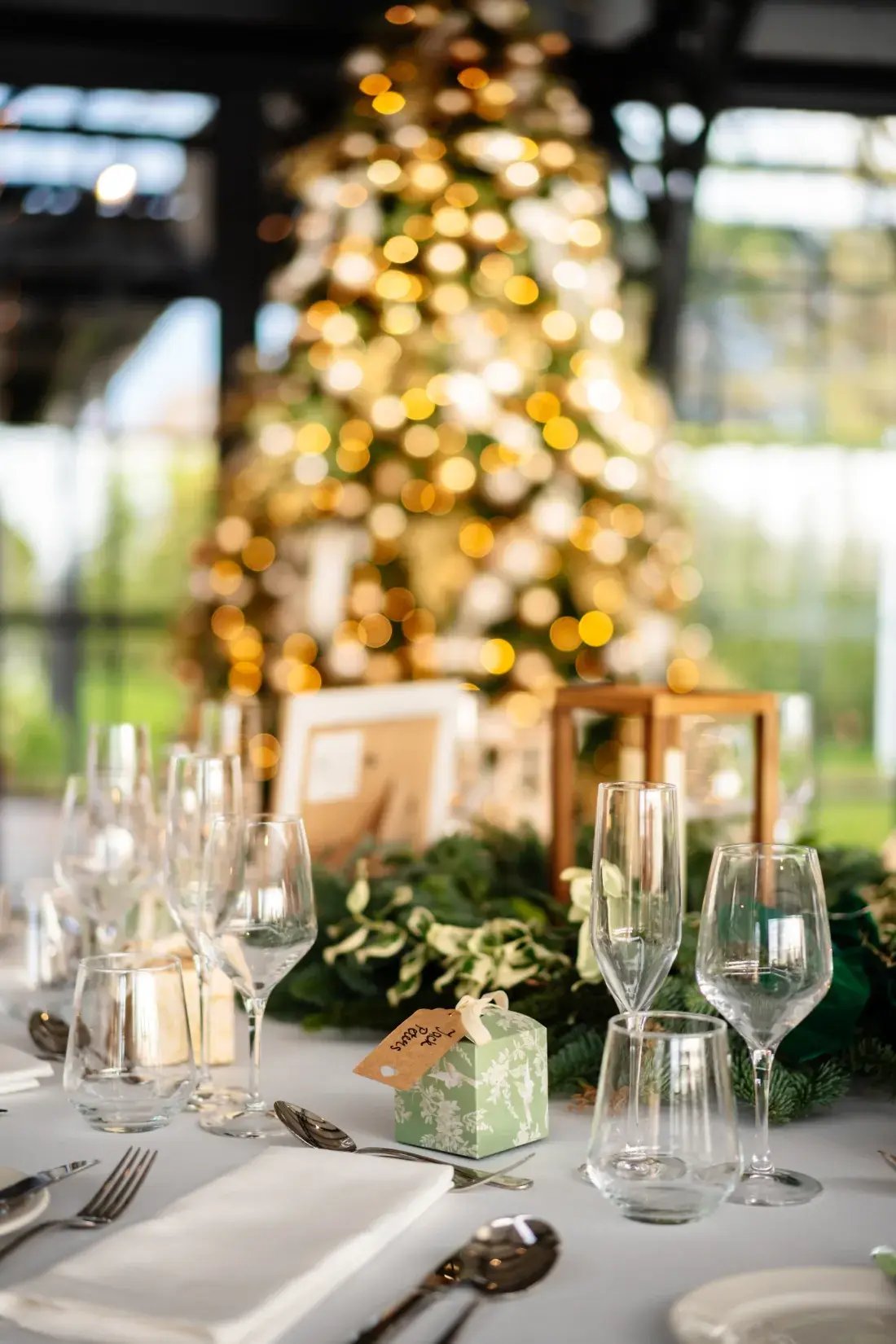 high-house-exclusive-wedding-event-venue-chelmsford-gd-photographer-festive-christmas-catriona-finbar-4-1100
