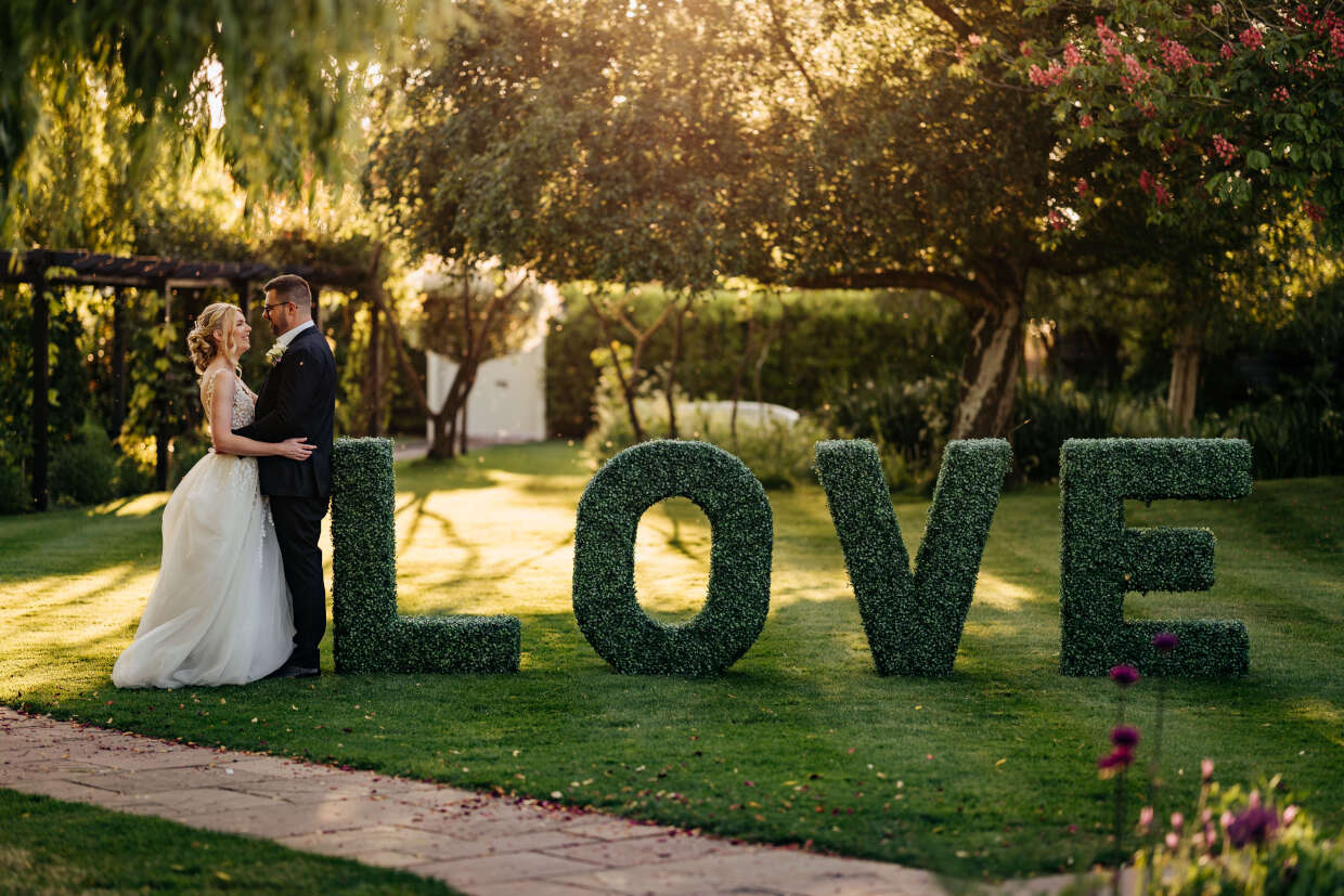 The Ultimate Guide to Planning Your Wedding Venue Search