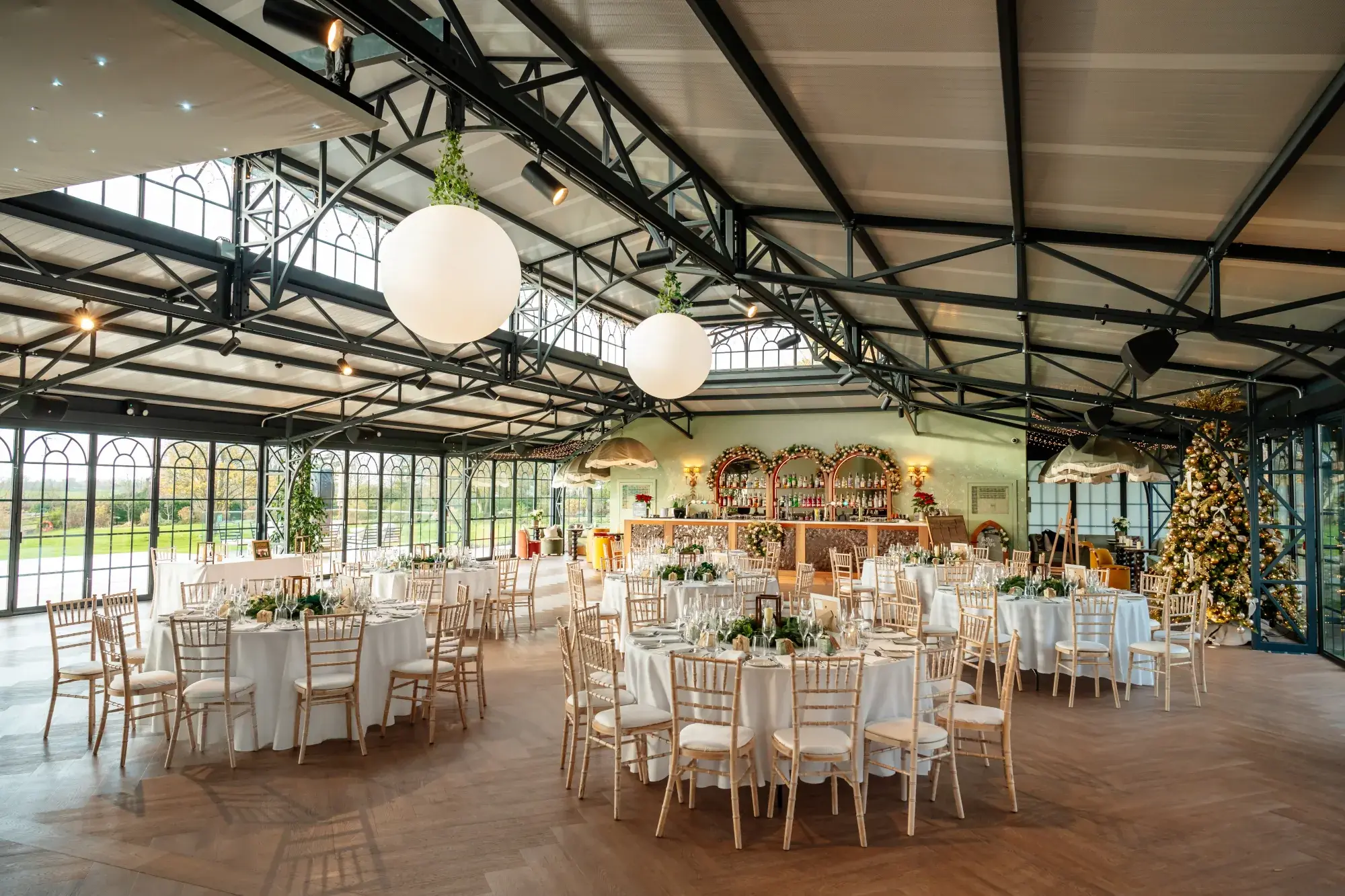 high-house-exclusive-wedding-event-venue-chelmsford-gd-photographer-festive-christmas-catriona-finbar-10-2000